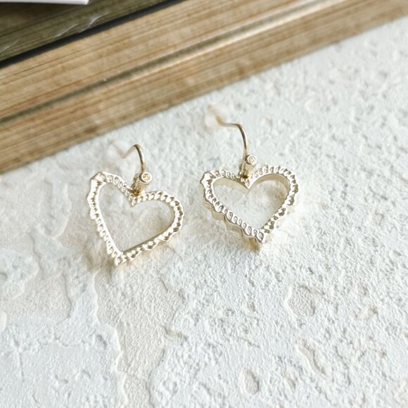 Kendra Scott Sophee heart Gold Drop Earrings - Picture 3 of 3